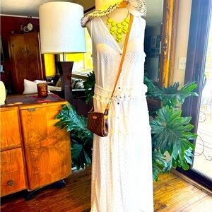 NWOT❗️Elegant White House/Black Market White Lace eyelet dress.